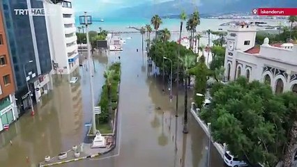 İskenderun Körfezi'nde denizle kara birleşti
