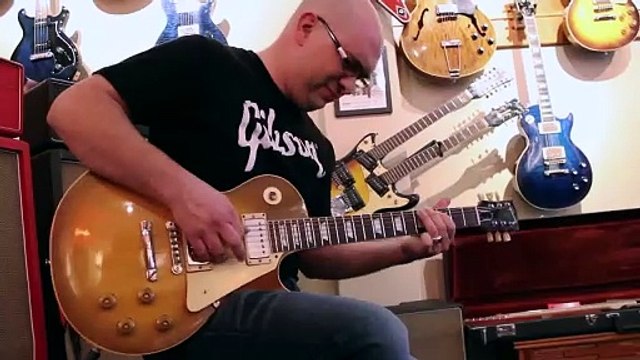 Mike Araiza plays a Gibson Les Paul 1959 Standard at Rumble Seat Music Southwest in Albuquerque, NM, USA [Rumber Seat Music]