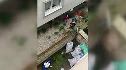 Kocasını ikinci kattan aşağıya attı: Başında bıçakla bekledi!