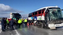 Sivas'ta yolcu otobüsü ile tır çarpıştı: 1 ölü