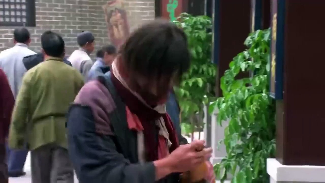 瘋瘋癲癲的乞丐竟是功夫高手，使出醉拳吊打日本武士！