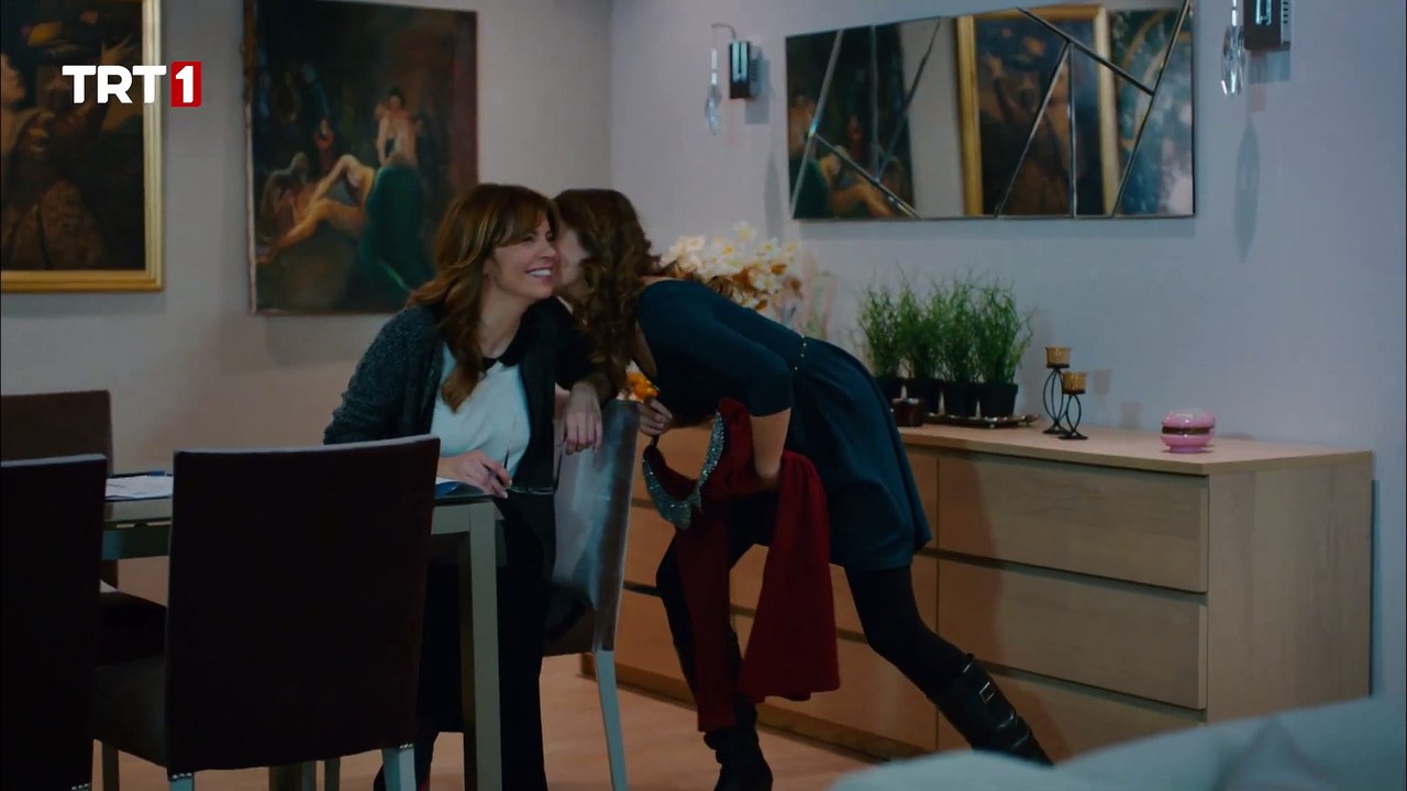 مسلسل أحببني هكذا 1 ｜ نصيحة من إنجي إلى سيدا