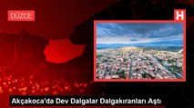 Akçakoca'da Dev Dalgalar Dalgakıranları Aştı