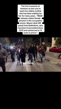 Les premiers instants de liberté alors qu'elle court pour rejoindre sa mère âgée qui l'attend depuis de nombreuses années. M&M libère la prisonnière la plus âgée de la prison d'occupation, Mason Jbali (28 ans) de Bethléem, incarcérée depuis 2015. et cond