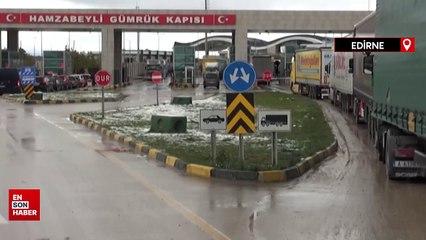 Yollar kardan kapandı; Hamzabeyli'de 20 kilometre tır kuyruğu