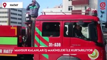 Suların kapladığı İskenderun'da evlerde mahsur kalanlar, iş makineleri ve yüksek tonajlı araçlarla kurtarılıyor