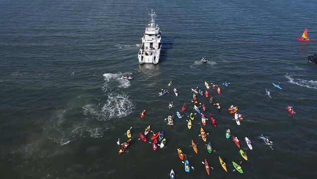 Australia: Climate activists block world’s largest coal port in 30-hour protest