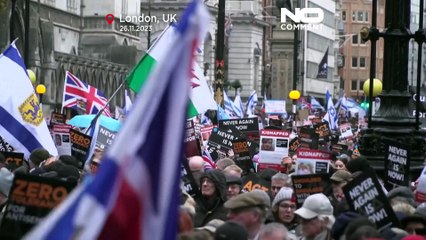 Londra'da on binlerce kişi antisemitizme karşı yürüdü