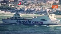 Motonave arenata sulle coste siciliane, la Guardia Costiera all'opera