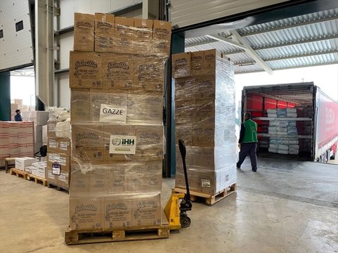 İHH Gazze'ye 8 TIR'lık yardım gönderdi