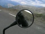 En BMW R100R autour de la cime de la bonnette-autovideo.