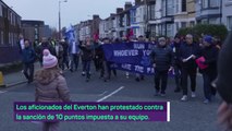 Las protestas de los fans del Everton tras la deducción de puntos