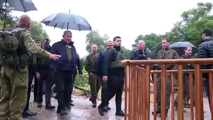 شاهد: نتنياهو يصطحب ماسك في جولة داخل كيبوتس كفار عزة الذي هاجمته حركة "حماس"