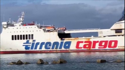 Rometta, al lavoro per disincagliare la nave