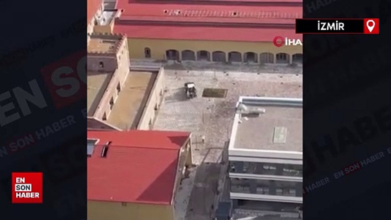 İzmir’de kızgın kepçe operatörü işçileri iş makinesiyle kovaladı