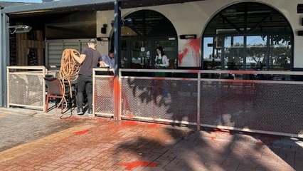 Alanya'da 5 iş yerine kırmızı boyalı saldırı