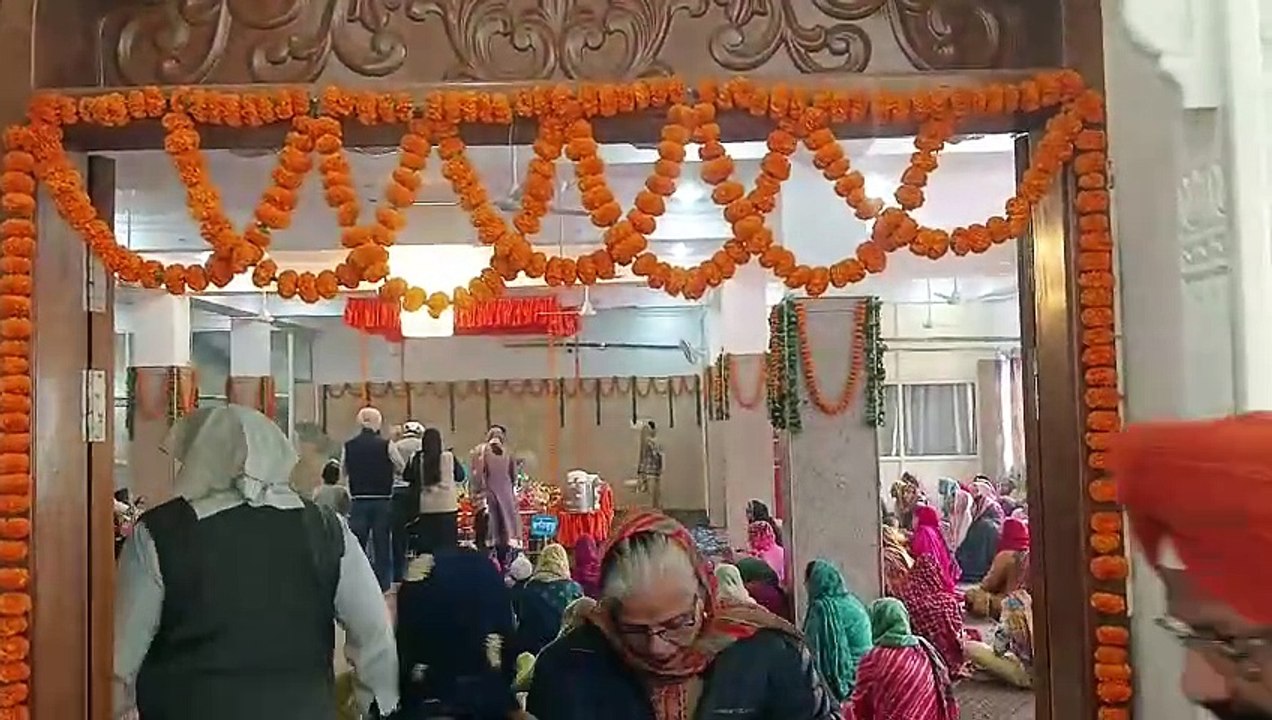 गुरू नानक देव के प्रकाश पर्व पर सजा भव्य कीर्तन दरबार, श्रद्धालुओं ने पाया लंगर, देखें वीडियो