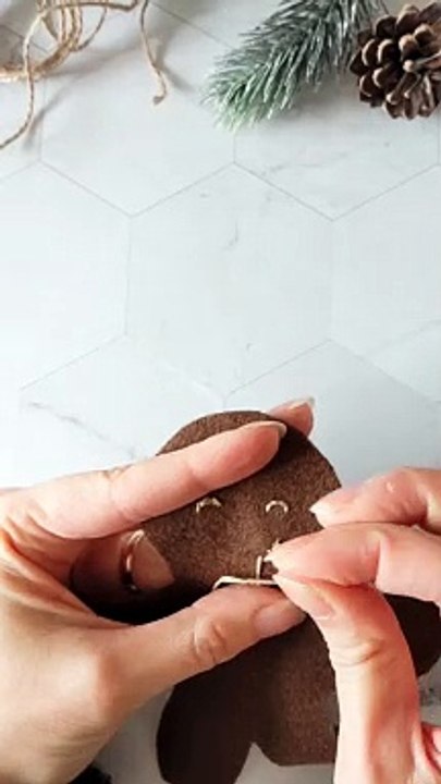 DIY décoration de sapin de Noël en feutrine, broderie à la main