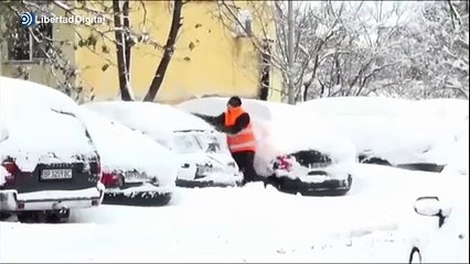 Caos en las carreteras del este de Europa por el temporal de nieve