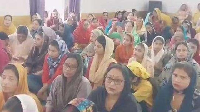 पूर्णिया: धूमधाम से मनाया जा रहा श्रीगुरु नानक देव का 554वां प्रकाश पर्व, भोर से सजा दीवान