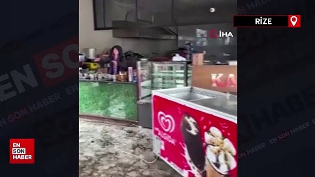 Rize'de deniz kenarındaki sosyal tesisi taşan deniz bastı