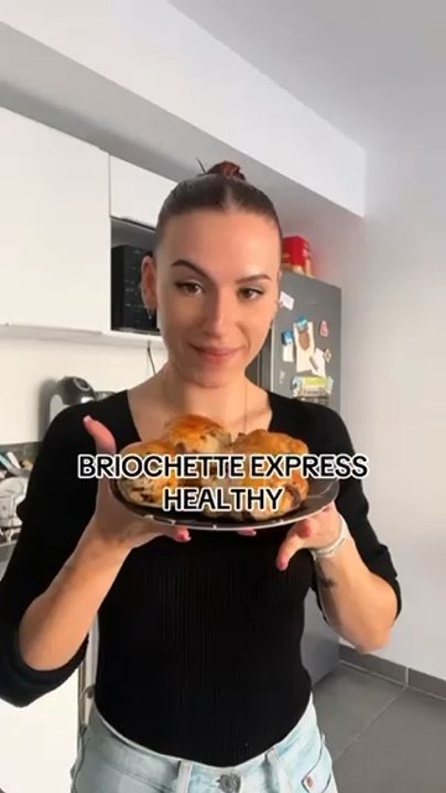 Briochette choco    170 kcal / briochette  Recette pour 6 briochettes - 150 gr de fromage blanc 0% - 200gr de farine de ton choix  - 1 càc de levure chimique  - 10gr de stevia ou sucrant de ton choix  - 40gr de pépite de chocolat   20 min à 180º