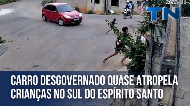 Carro desgovernado quase atropela crianças no Sul do ES