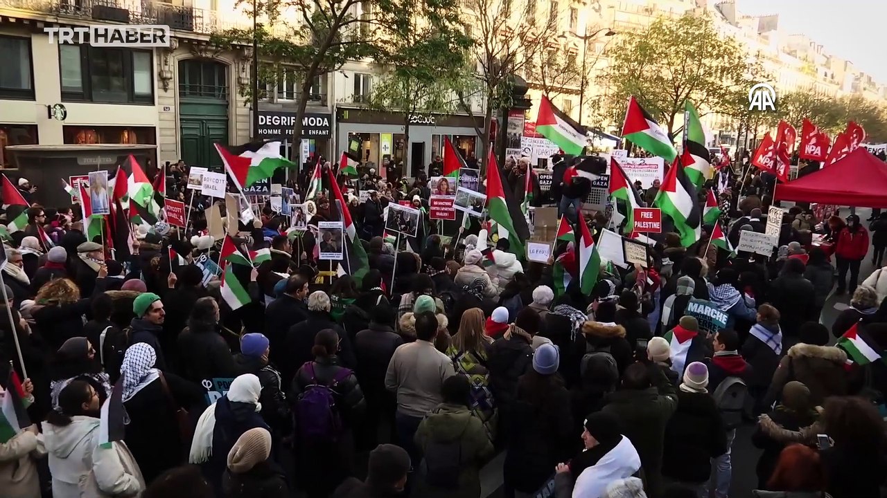 Paris'te binlerce kişi soğuk havaya rağmen Gazze için sokağa indi