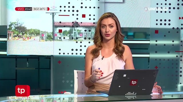 Cisternas aguardan turno para descargar combustible afuera de la refinería de Palmasola