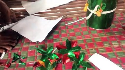 Fold paper to make flowers for God at Wat Baray