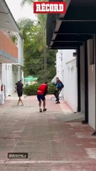 'POLLO' Briseño DISPARA bala de pintura a sus COMPAÑEROS EN VENGANZA DE UNA BROMA