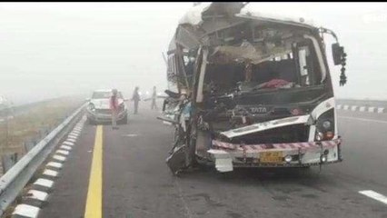 अमेठी में टला बड़ा हादसा! बस के उड़े परखच्चे, मची चीख पुकार