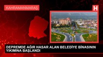 DEPREMDE AĞIR HASAR ALAN BELEDİYE BİNASININ YIKIMINA BAŞLANDI