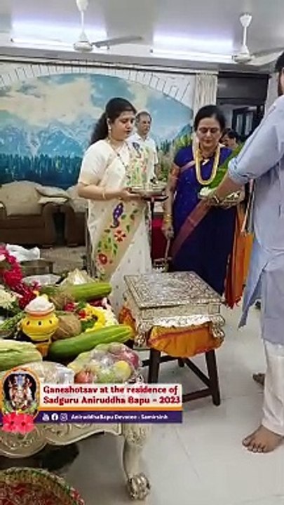 Offering Naivedya of Modaks to Ganapati _ Ganeshotsav 2023 at Sadguru Aniruddha Bapu’ home