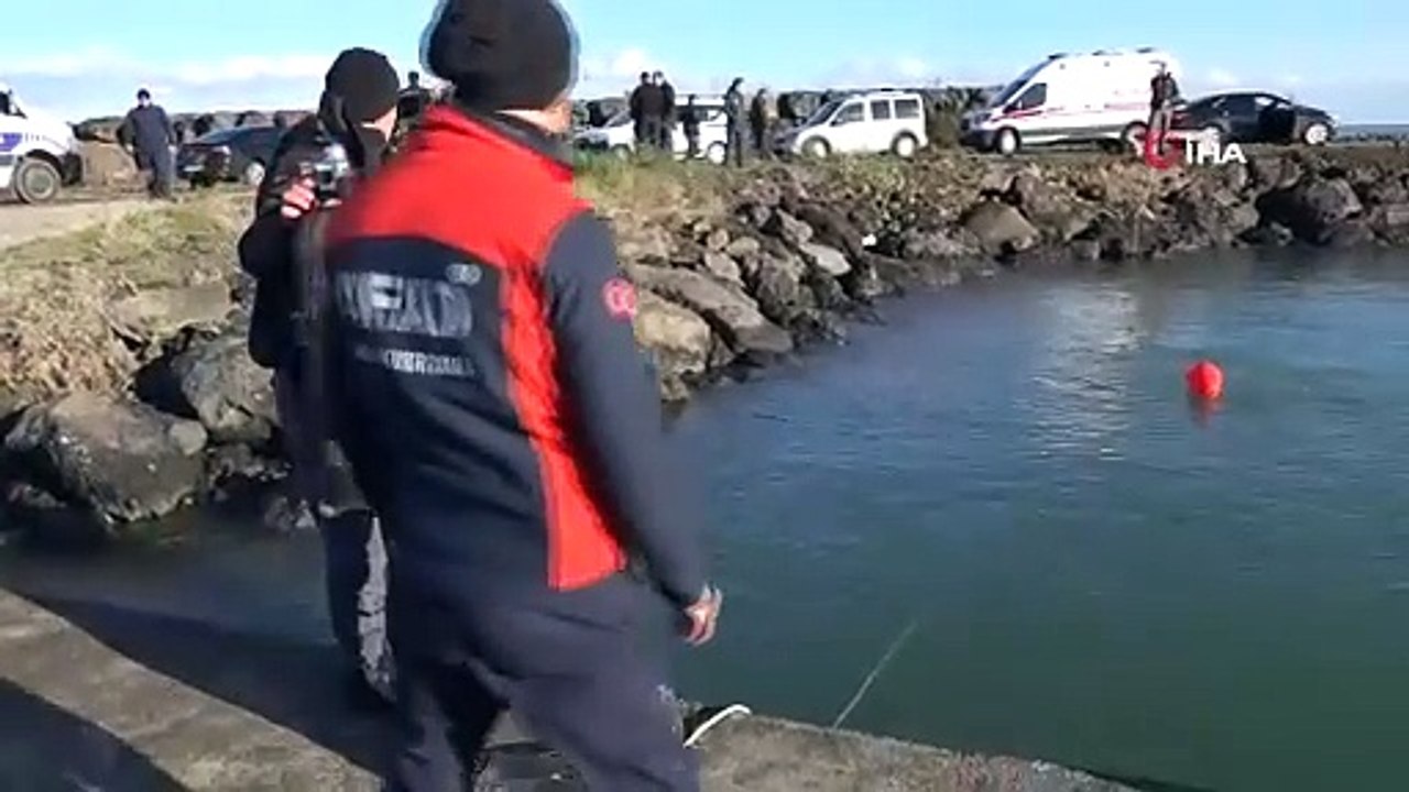 Dalgalara kapılarak kaybolan 2 lise öğrencisini arama çalışmaları sürüyor