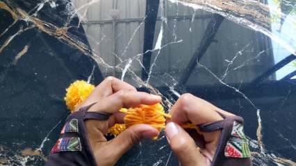 How to Make a Pom Poms