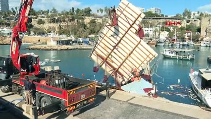 Antalya'da Fırtına Sonrası Yat Limanı ve Sahil Temizlendi