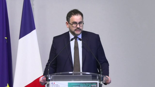 Nous interdirons les puffs qui sont une aberration pour la santé et l'environnement, précise Aurélien Rousseau, ministre de la Santé