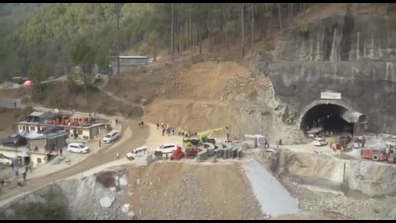 Corsa contro il tempo per salvare gli operai intrappolati nel tunnel