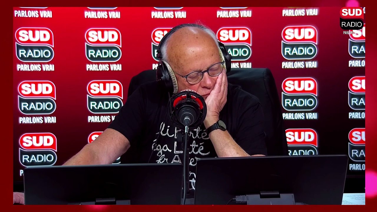 "On marche sur la tête" : des agriculteurs en colère retournent les panneaux de noms de communes.