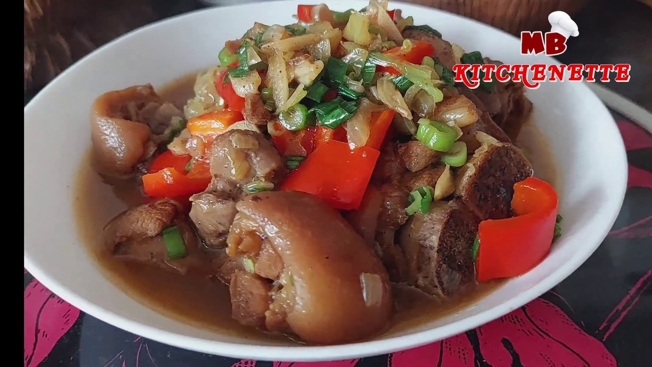 The old chef taught you the secret recipe of pig feet for 30 years. The meat is soft and delicious!!