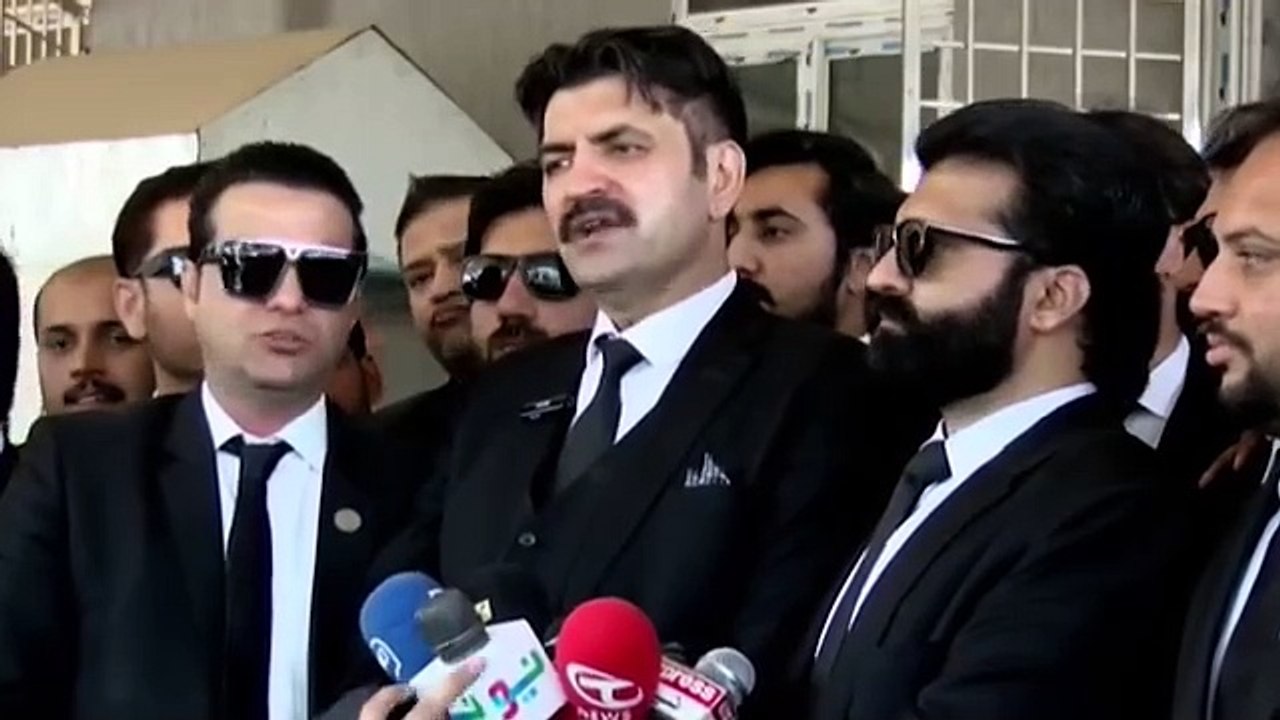 کب تک خان کی جھلک عوام سے چھپاۓ گئے |  How long will you block the glimpse of Khan from the public, I am coming to Punjab now, do as many leaflets as you want, Chairman PTI Imran Khan's lawyer Sher Afzal Khan Marwat Barham.