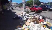 Morador flagra grande quantidade de lixo no bairro de Itapuã