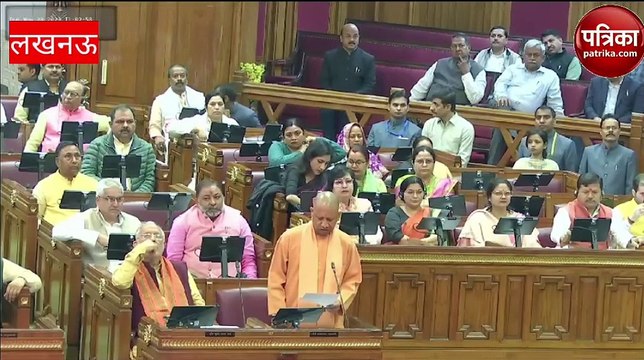 शीतकालीन सत्र: सपा विधायक सदन में पहुंचे साइकिल, किया विरोध