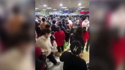 Crowds overwhelm Beijing hospital as cases of respiratory illness surge