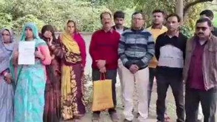 छतरपुर: मकान की तोड़फोड़ करने पर पीड़ित परिवार ने SP ऑफिस में दिया आवेदन