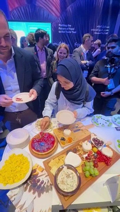 Tasting cheesecake