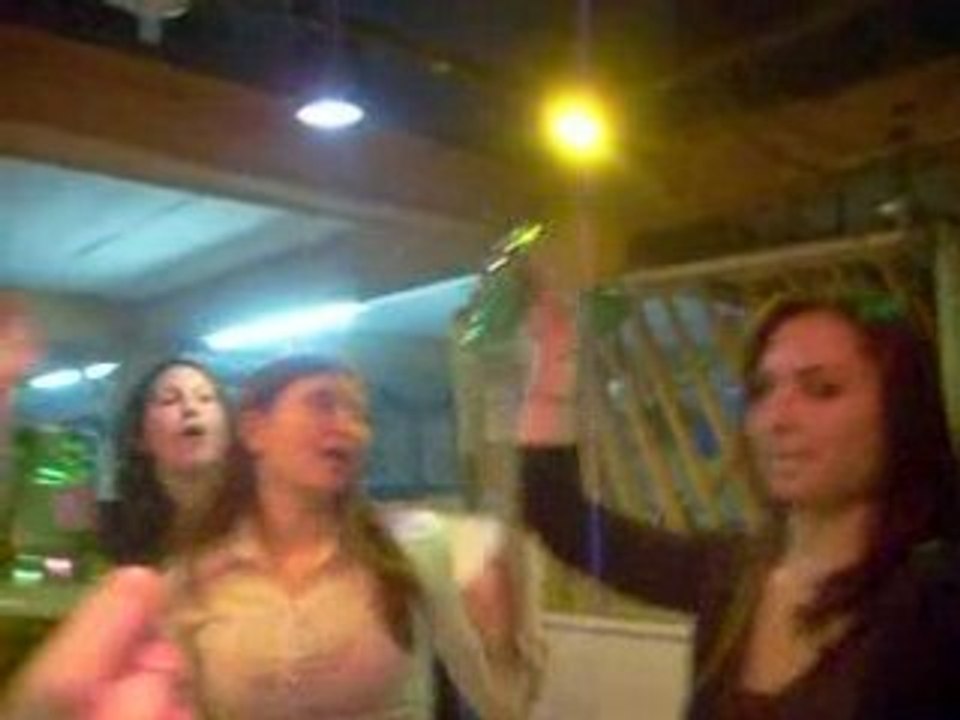 Ami(e(s, levez vos verres!