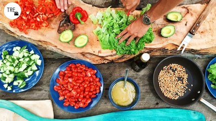 下载视频: Los alimentos que deberían estar en tu dieta si tienes más de 50 y quieres combatir el envejecimiento