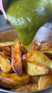 ENTRECÔTE ET POTATOES AU PESTO #potatoes #viande #meat #carne #entrecote #ribeye #apoint #cuisson #beurre #crispy #pdt #pesto #itali #cuisine #recette #recipe #recipes